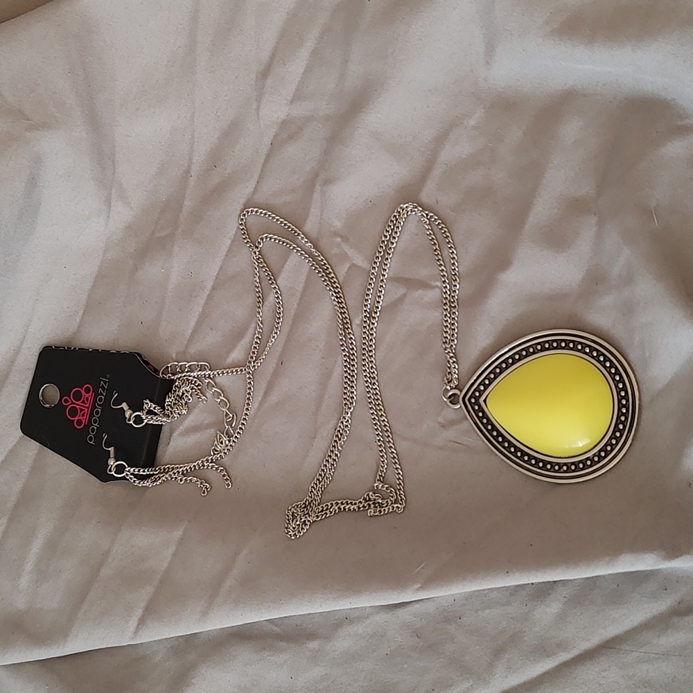 Paparazzi Yellow and Silver Necklace Set